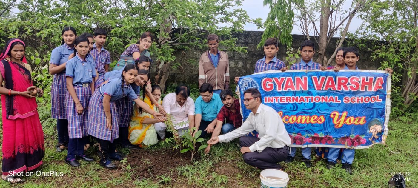 Tree plantation drive with students under the Gyan Varsha banner